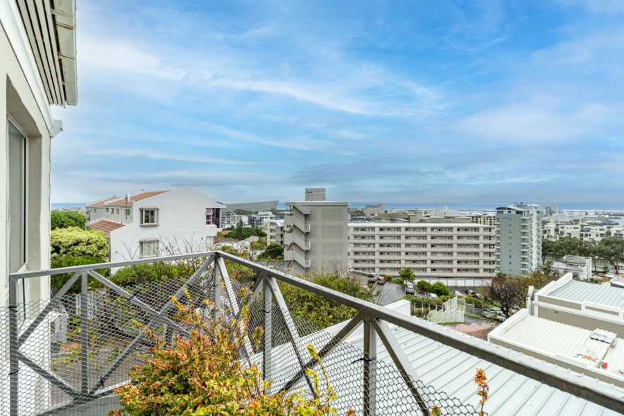 To Let 2 Bedroom Property for Rent in Green Point Western Cape